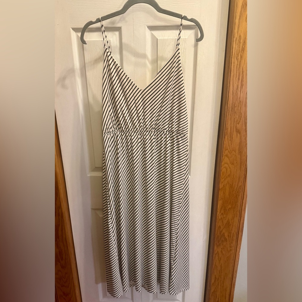 H&M striped midi dress. Size M. NWT